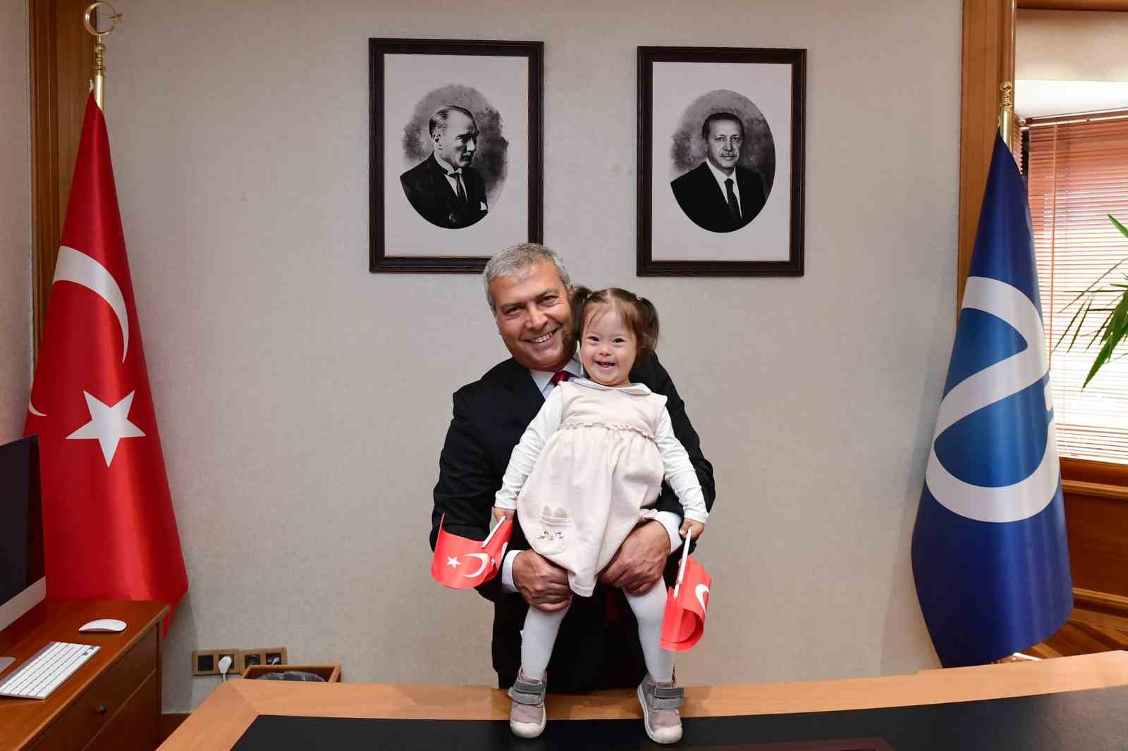 &Ouml;zel &ccedil;ocuklar 23 Nisan&rsquo;ı coşkuyla kutladı
