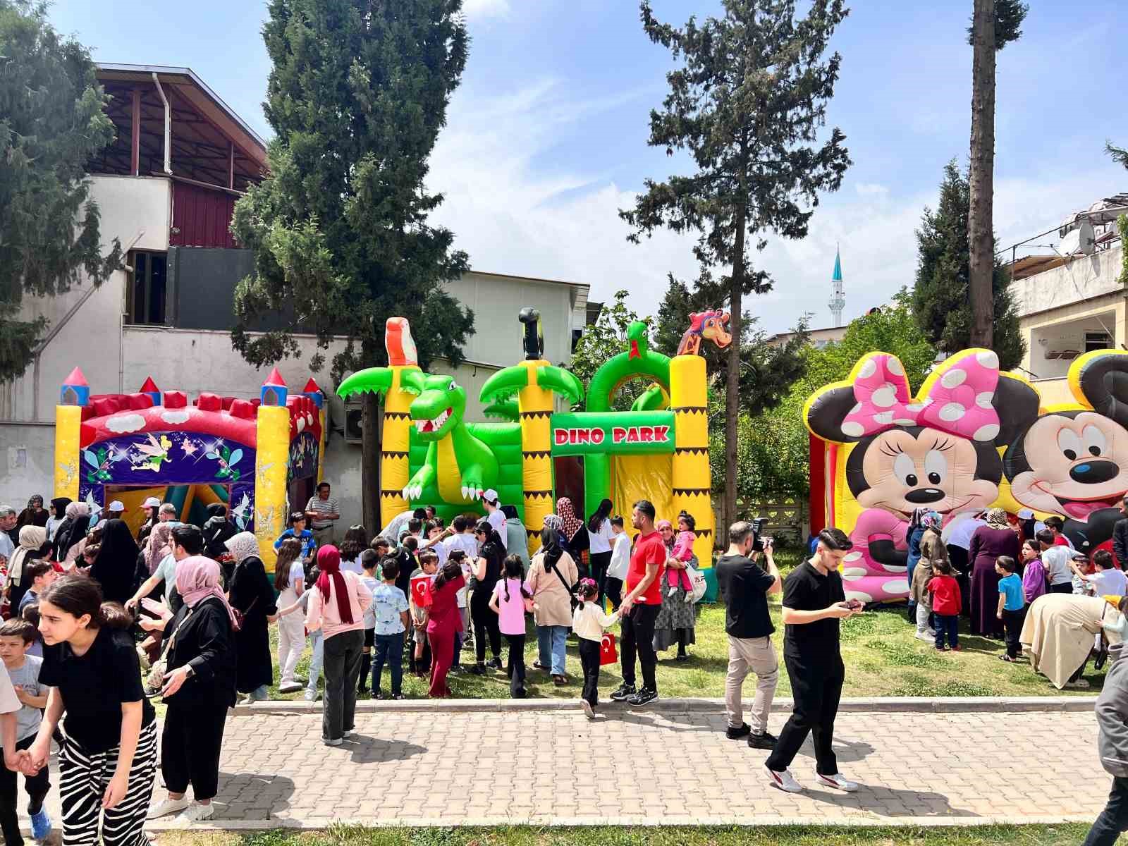 Kahramanmaraş’ta depremzede çocukların 23 Nisan coşkusu