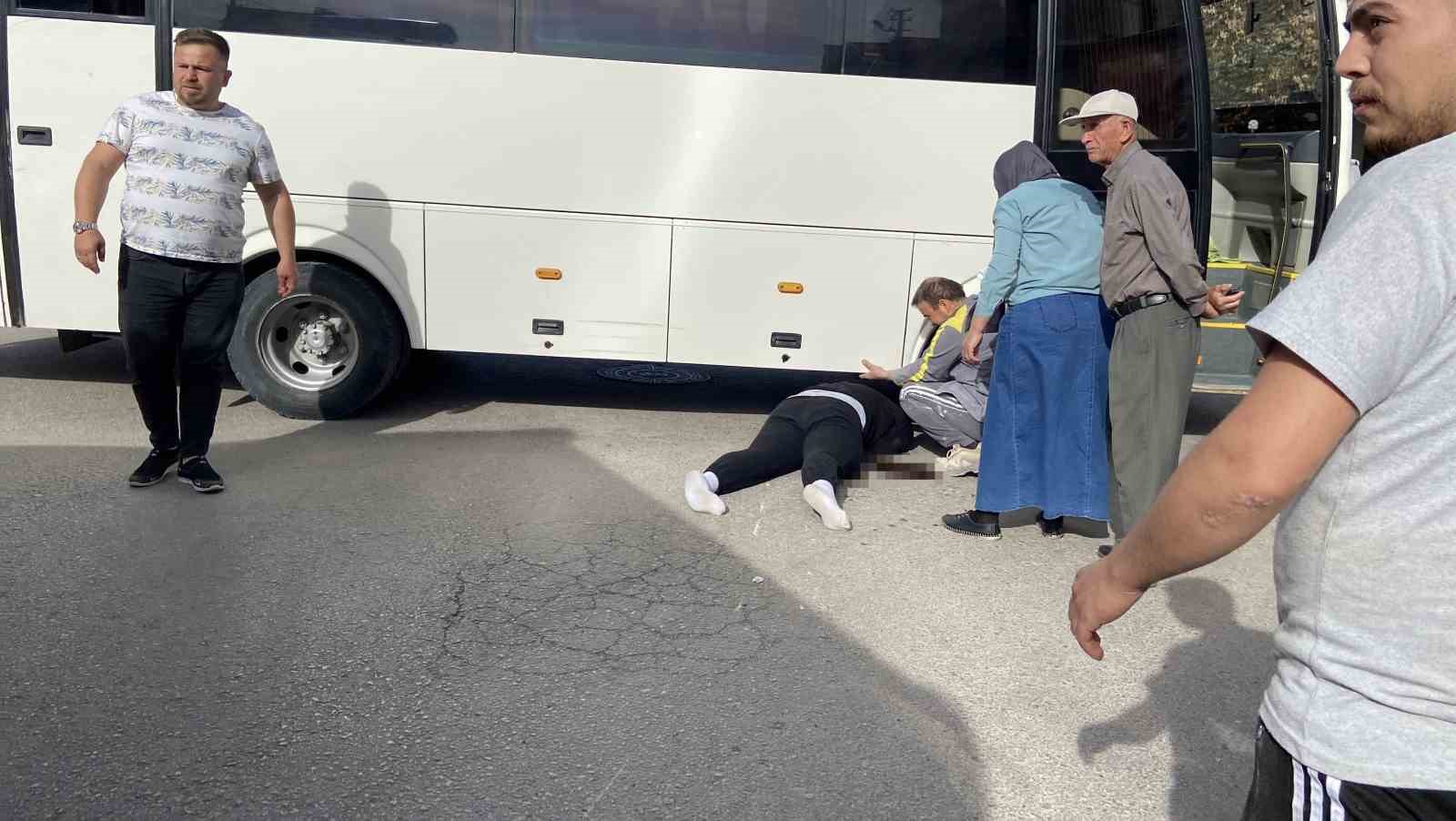Midibüs altında zamanla yarış kamerada
