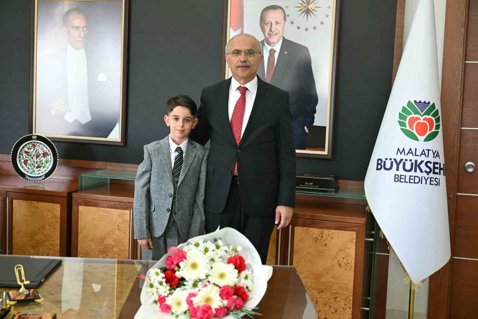 Başkan Er," Bu koltuklara hizmet bilinci ile oturulması gerekiyor"