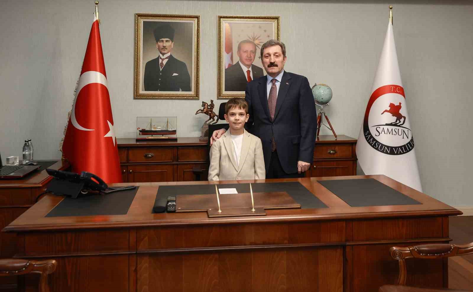 Vali Tavlı makamını ilkokul öğrencisine devretti