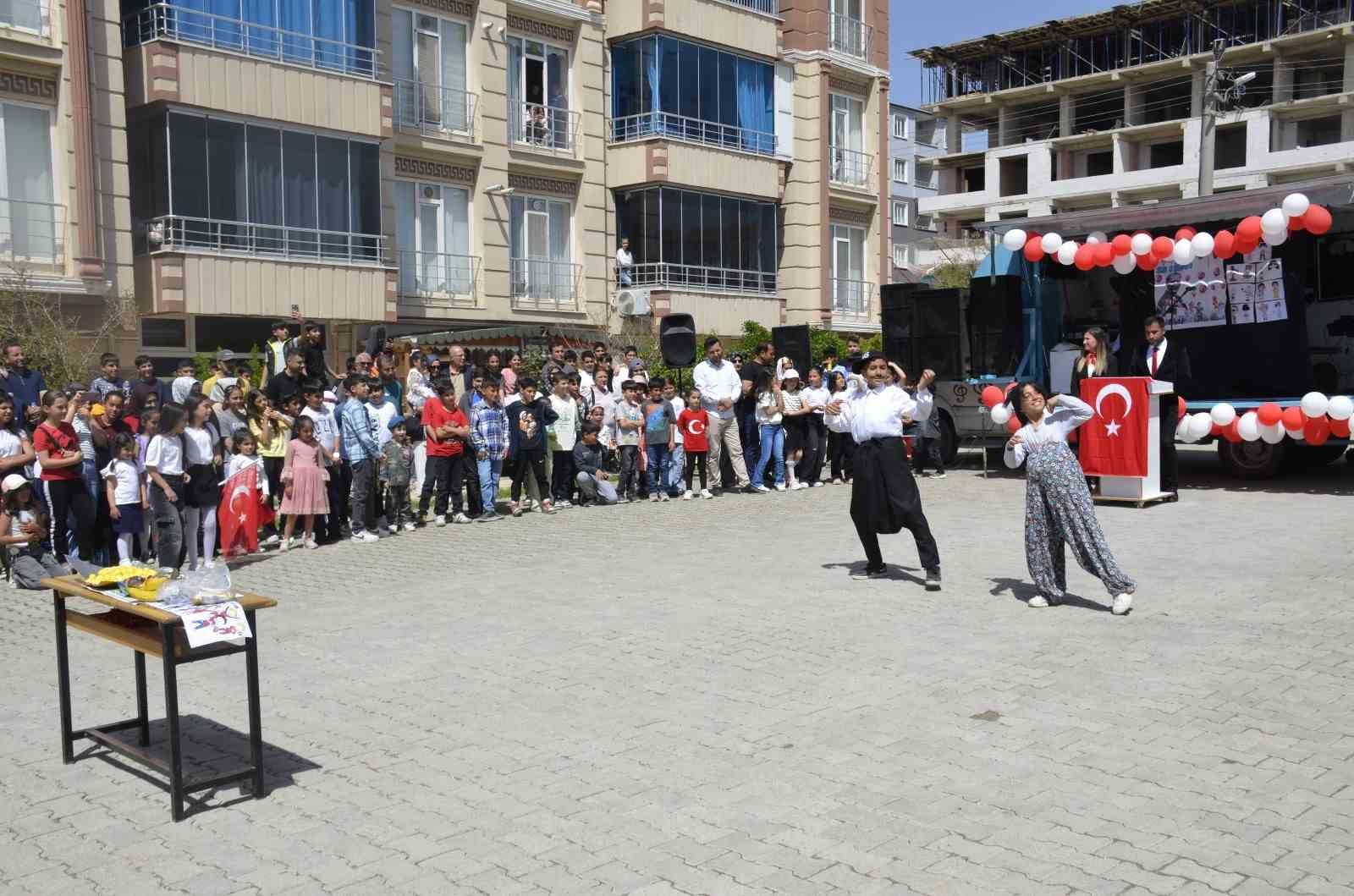 Besni&rsquo;de 23 Nisan Ulusal Egemenlik ve &Ccedil;ocuk Bayramı coşkuyla kutlandı
