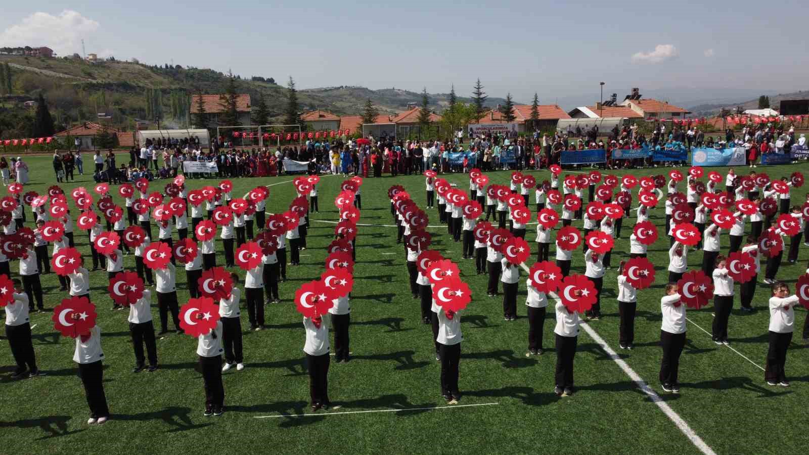 Demirci’yi çocuk sesleri şenlendirdi