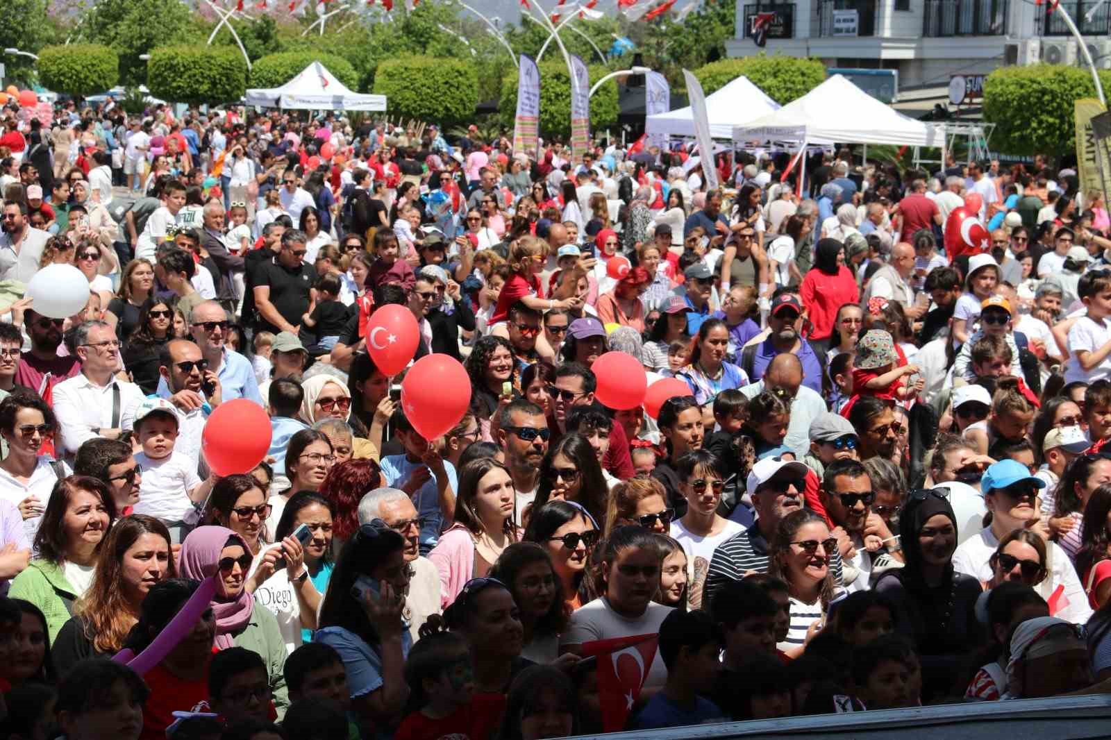 Fethiye’de 23 Nisan Kortej ve Şöleni büyük ilgi gördü