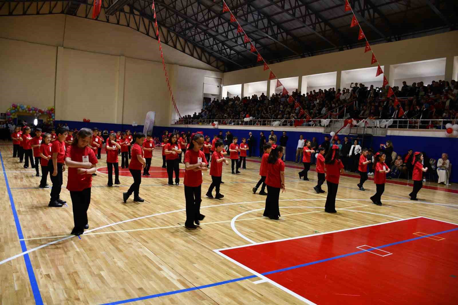 Vezirk&ouml;pr&uuml;&rsquo;de makamlar &ccedil;ocuklara emanet edildi
