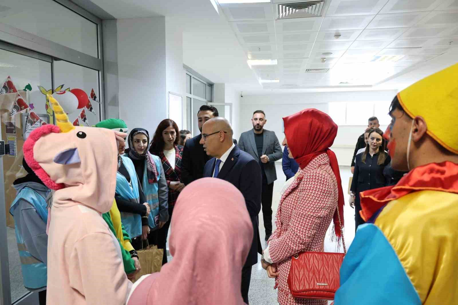 Ağrı’da 23 Nisan coşkusu coşkusu hastane odalarına taşındı