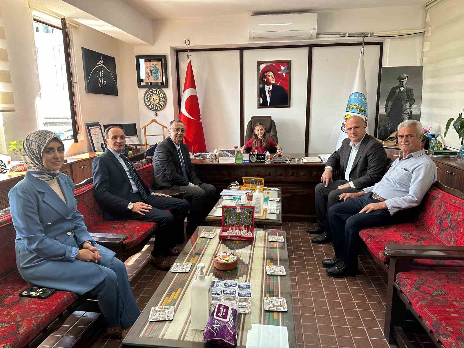 Balaban İlkokulu Öğrencisi Aysima Uğurlu, başkanlık koltuğuna oturdu