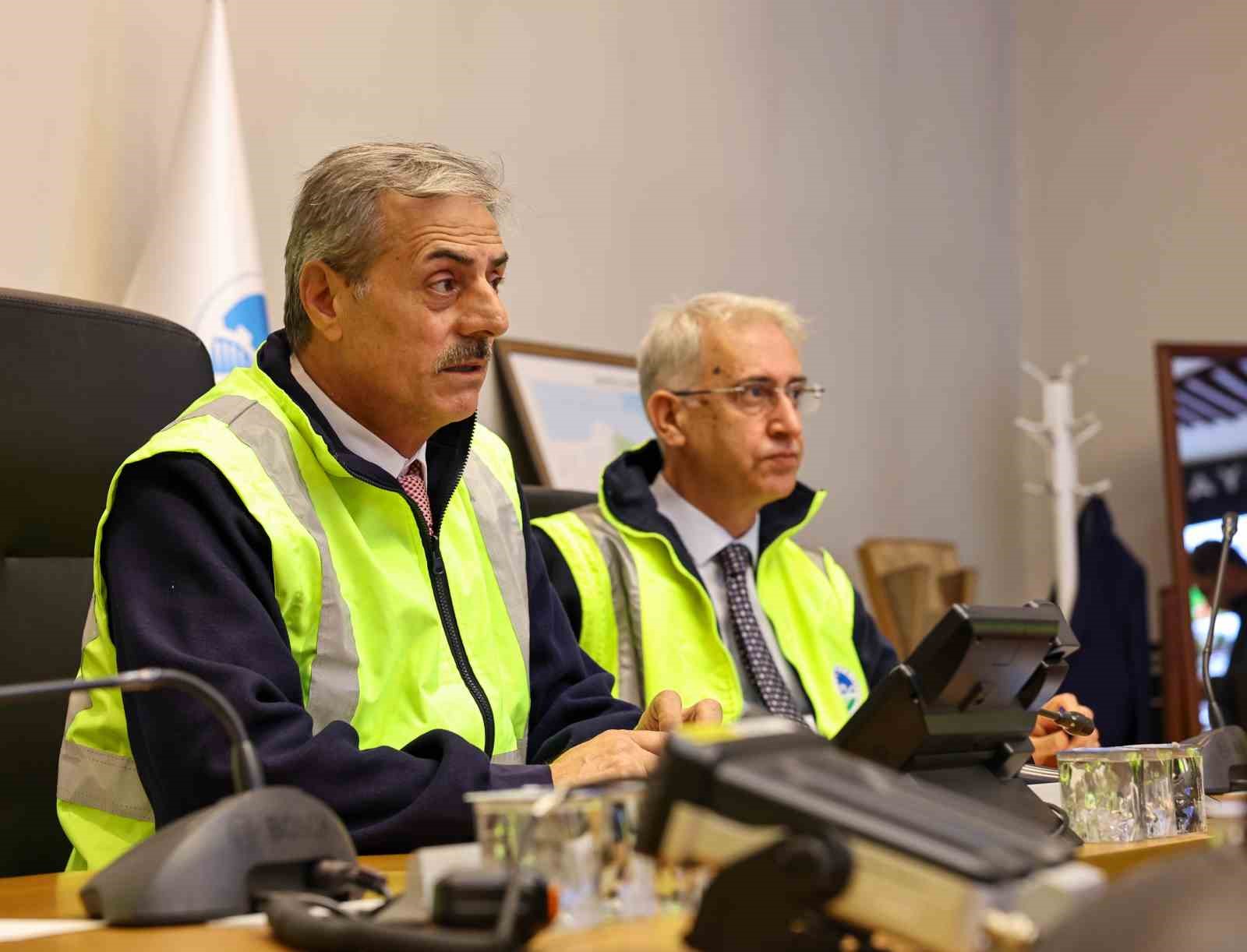 Başkan Alemdar, AKOM&rsquo;dan a&ccedil;ıkladı: "İlk bilgilere g&ouml;re olumsuzluk yok, t&uuml;m birimlerimizle sahadayız"
