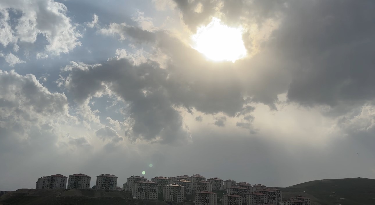 Yüksekova’da toz bulutu