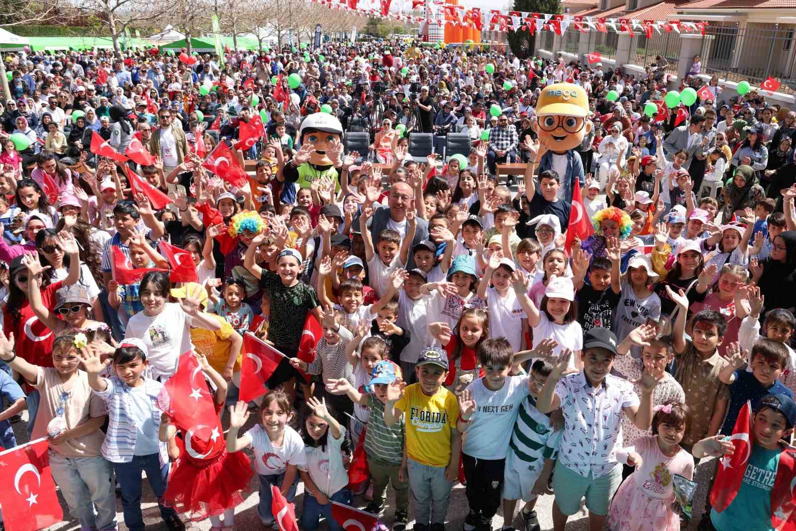 80 Binde Devr-i Alem Parkı’nda 23 Nisan coşkusu