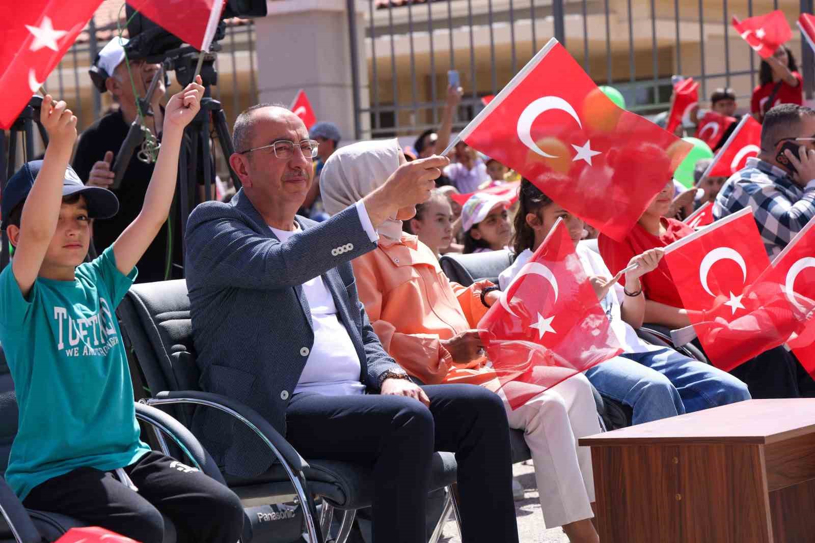 80 Binde Devr-i Alem Parkı’nda 23 Nisan coşkusu