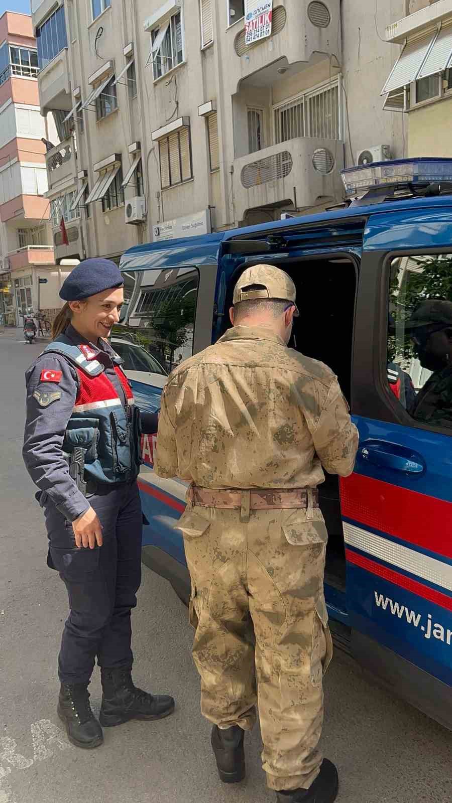 Jandarma ekipleri down sendromlu Efekan ile devriye attı
