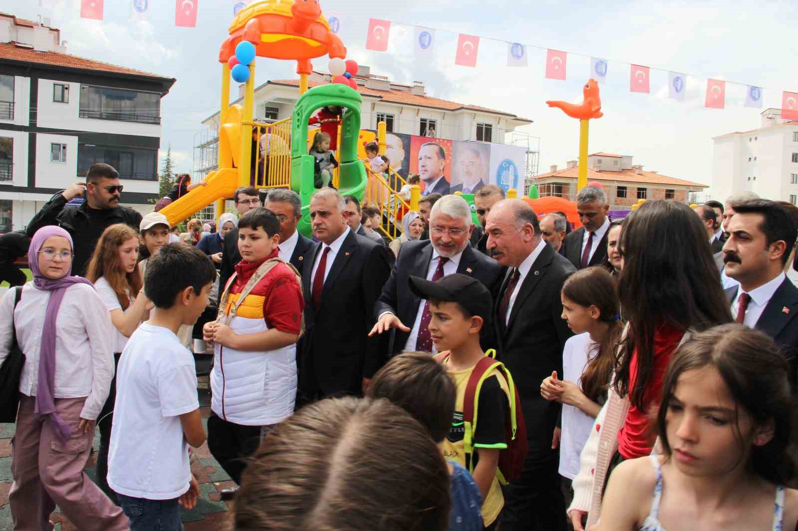 Şehit öğretmen Aybüke Yalçın’ın isminin verildiği müzik temalı park törenle açıldı
