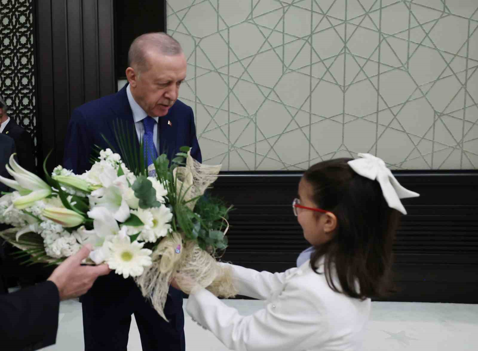 Cumhurbaşkanı Erdoğan, 23 Nisan’da minik misafirlerini ağırladı