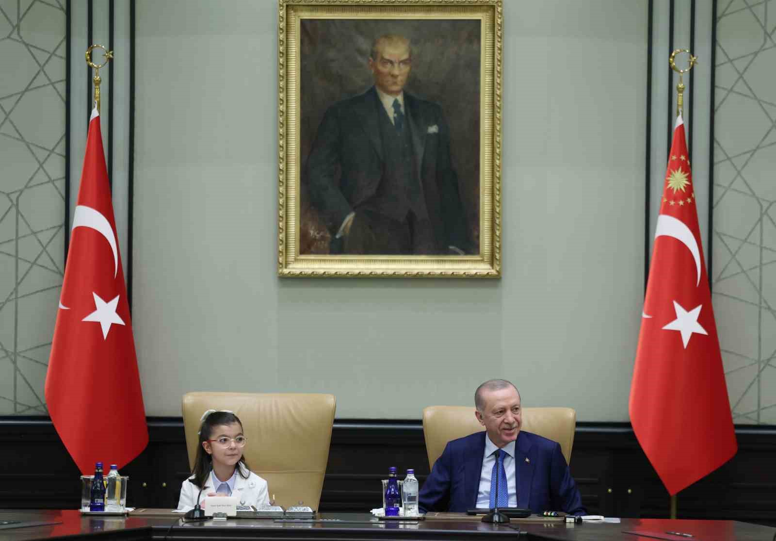 Cumhurbaşkanı Erdoğan, 23 Nisan&rsquo;da minik misafirlerini ağırladı
