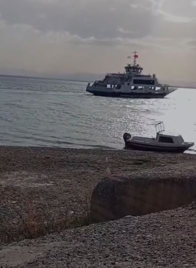 Feribotta korku dolu anlar: Fırtınadan dolayı iskeleye yanaşamadı