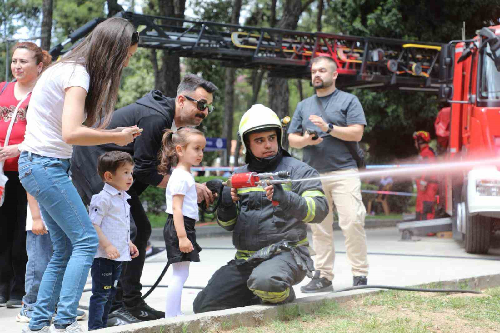 Muğla B&uuml;y&uuml;kşehir &ccedil;ocuklara 23 Nisan coşkusunu yaşattı
