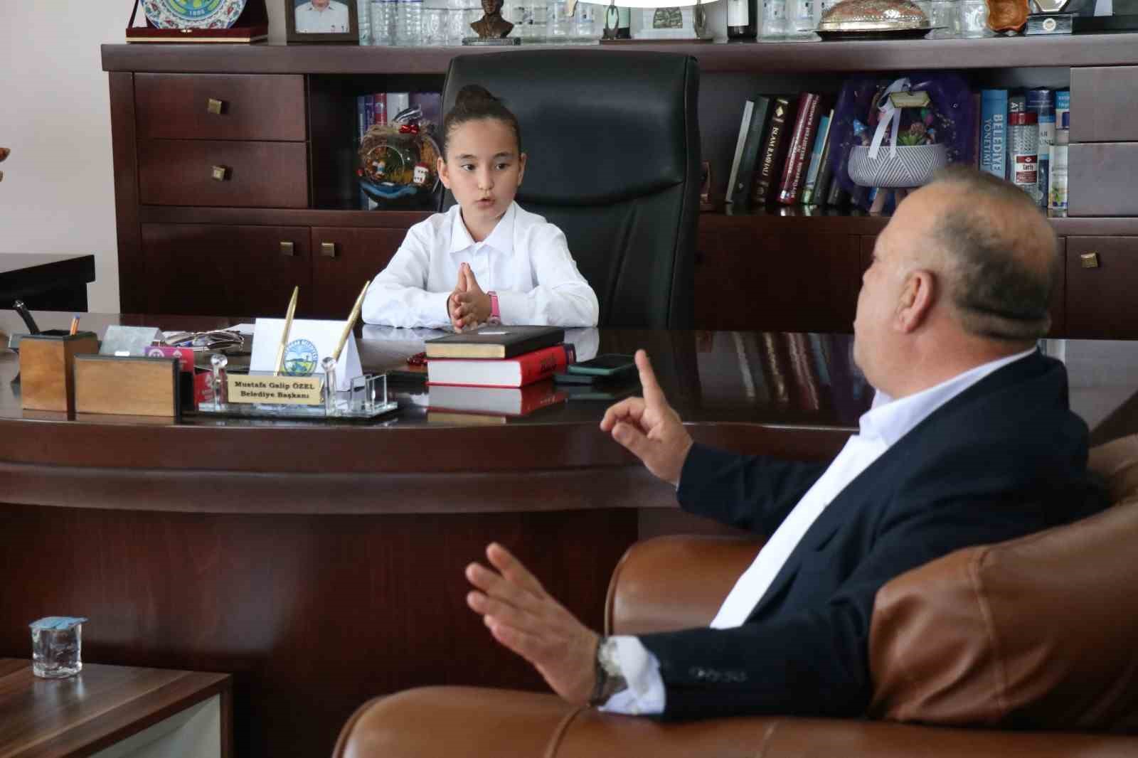 Bozdoğan’da başkanlık koltuğu Sümeyye’ye emanet