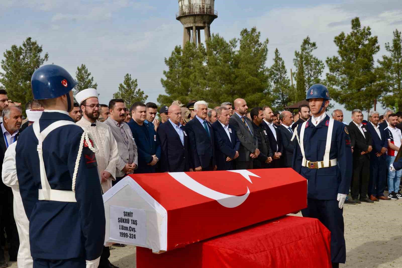 Mardinli şehit uzman &ccedil;avuş son yolculuğuna uğurlandı
