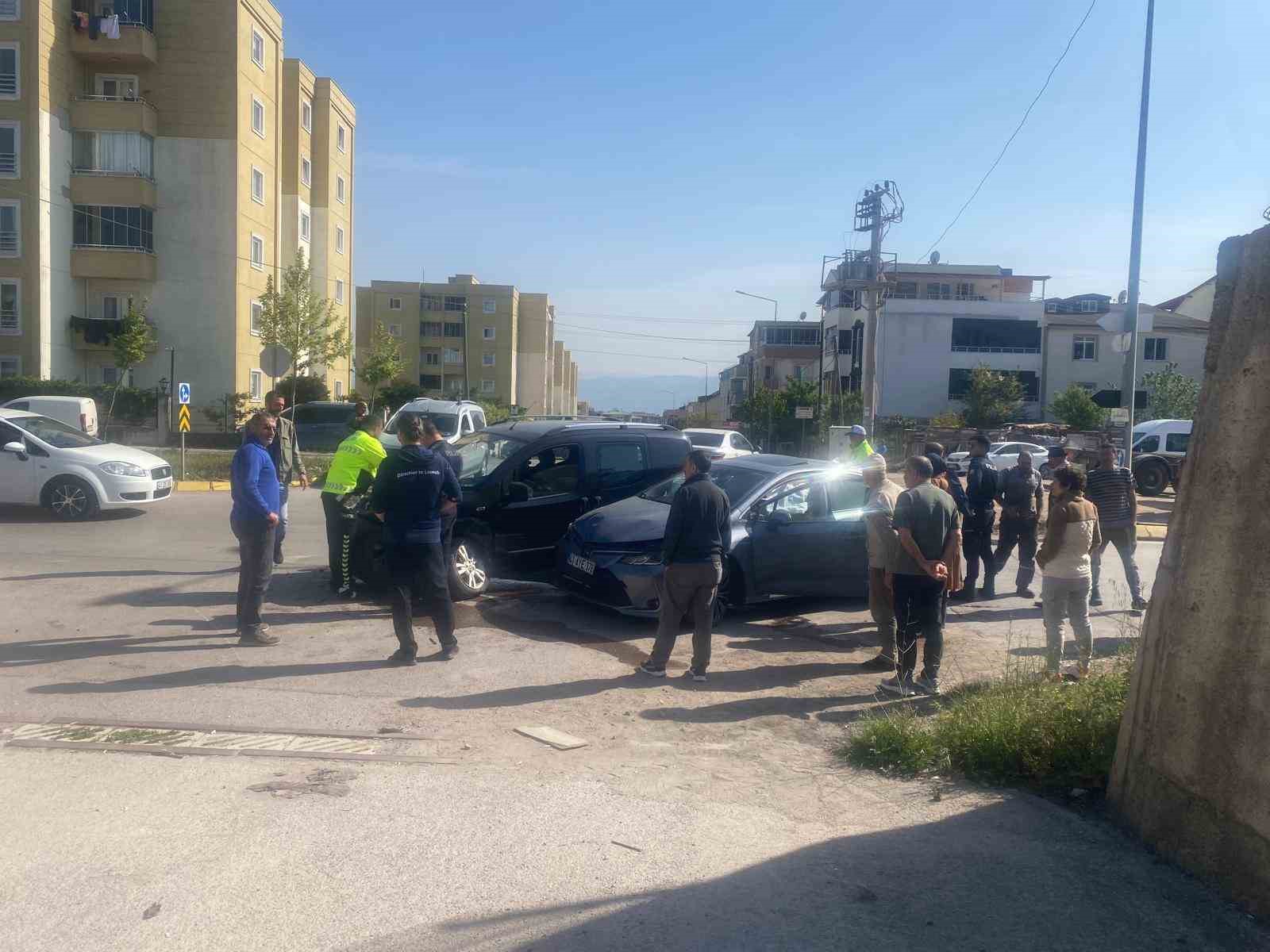 Kocaeli&rsquo;de 3 ara&ccedil;lı zincirleme kaza: 3 yaralı
