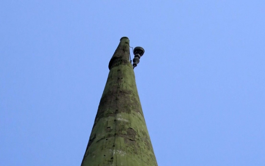 Büyükçekmece’de minaresi hasar alan cami ibadete kapatıldı
