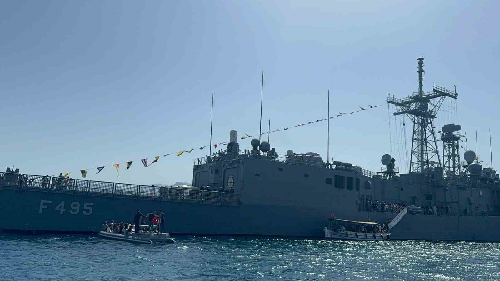 23 Nisan’da askeri gemilere yoğun ilgi