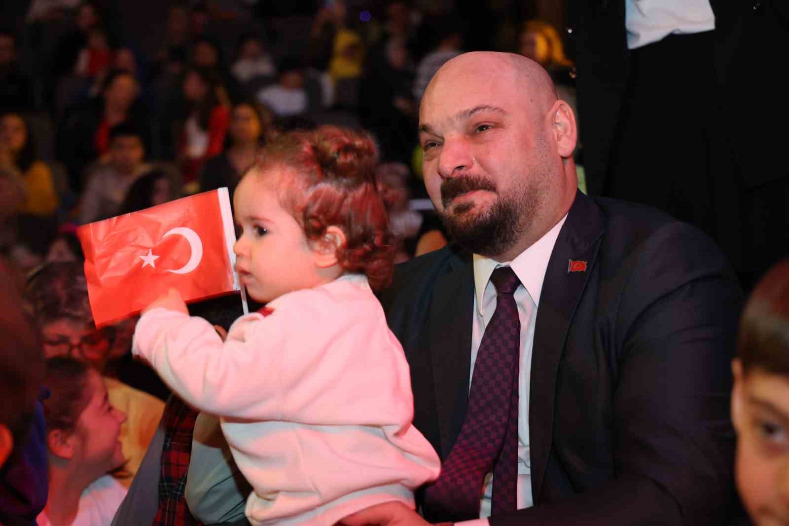 Atakum Belediyesi 23 Nisan coşkusunu kentin d&ouml;rt bir yanına taşıdı
