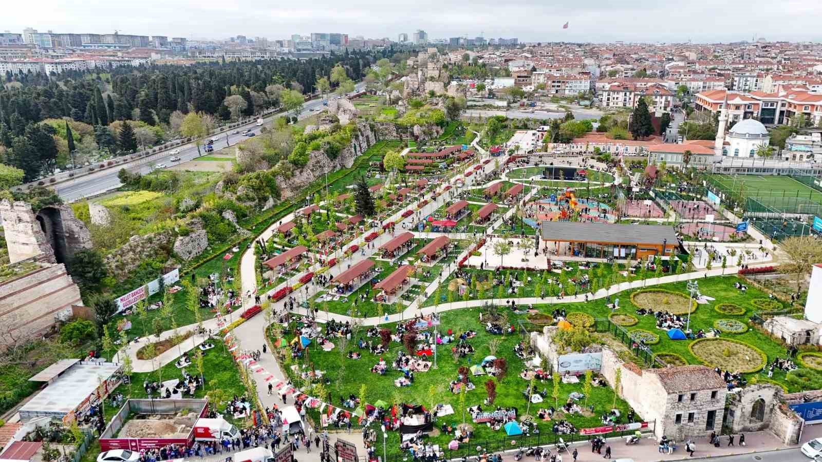 Fatih’te depremin ardından gece boyunca park ve bahçeler açık olacak