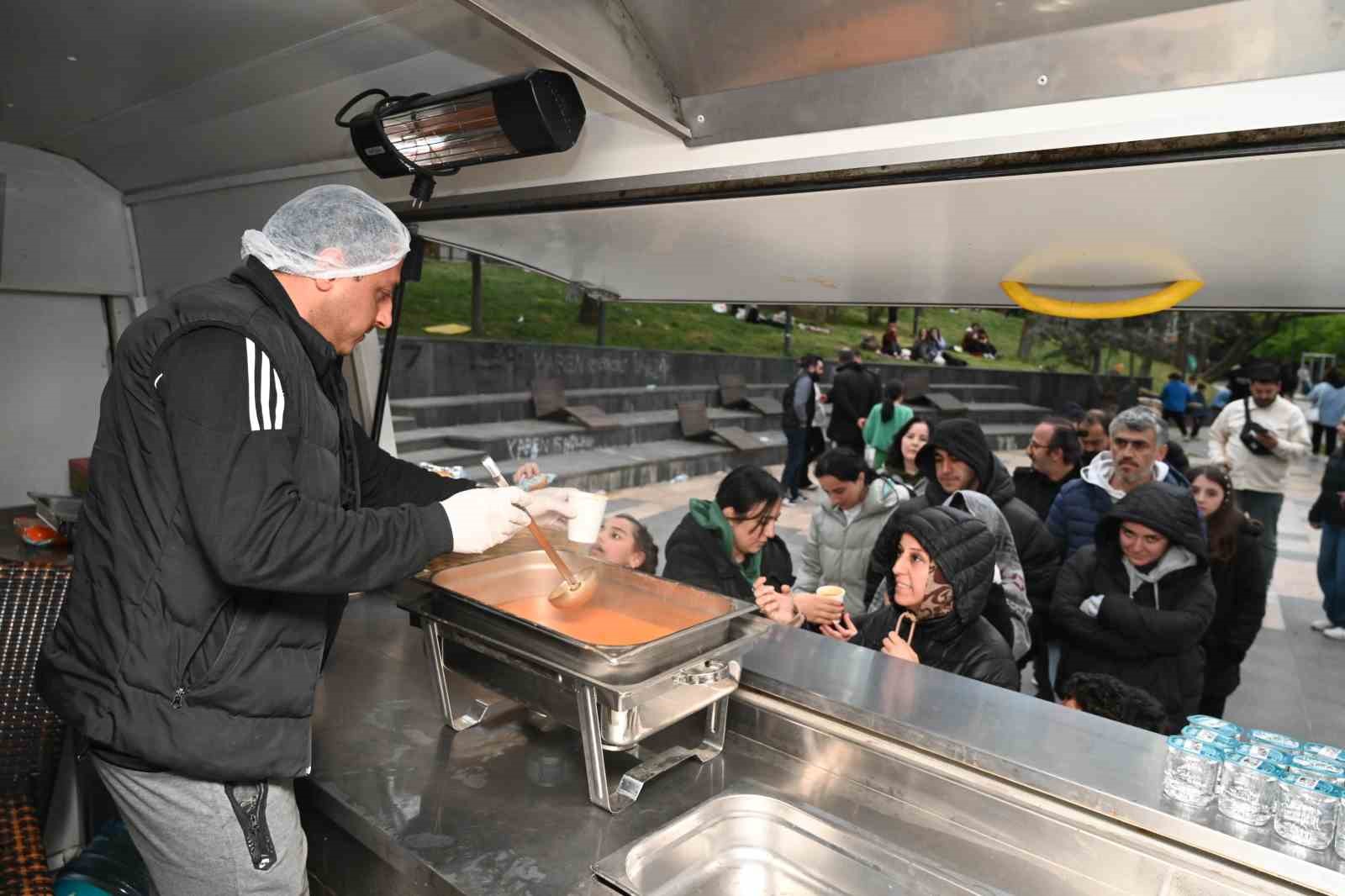 Beşiktaş Belediyesi deprem sonrası komşularının yanında