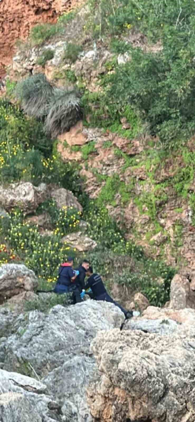 Antalya’da manzara izlerken falezlerden düşen yabancı uyruklu genç öldü