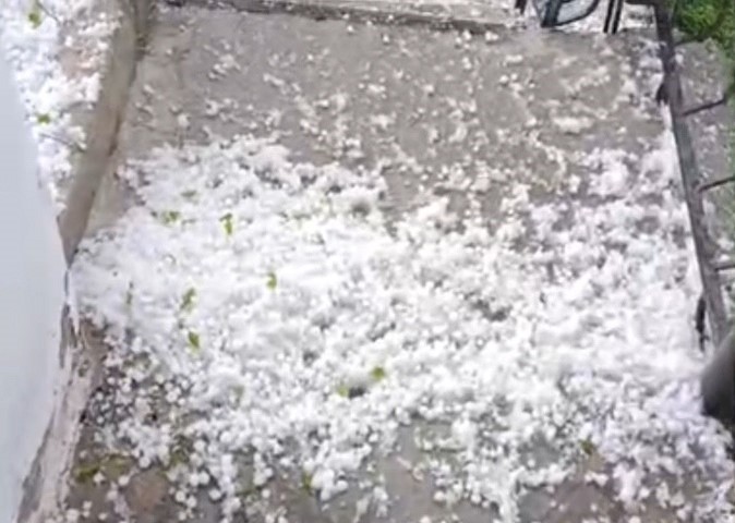 Çorum’da dolu yağışı etkili oldu: Tarlalar beyaza büründü