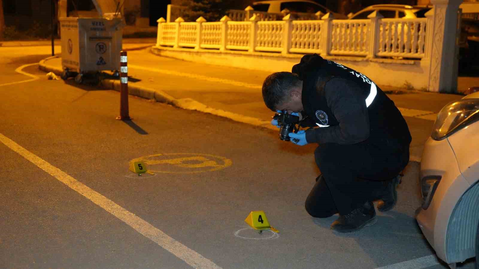 Sokak ortasında havaya rastgele ateş açıp kaçtılar