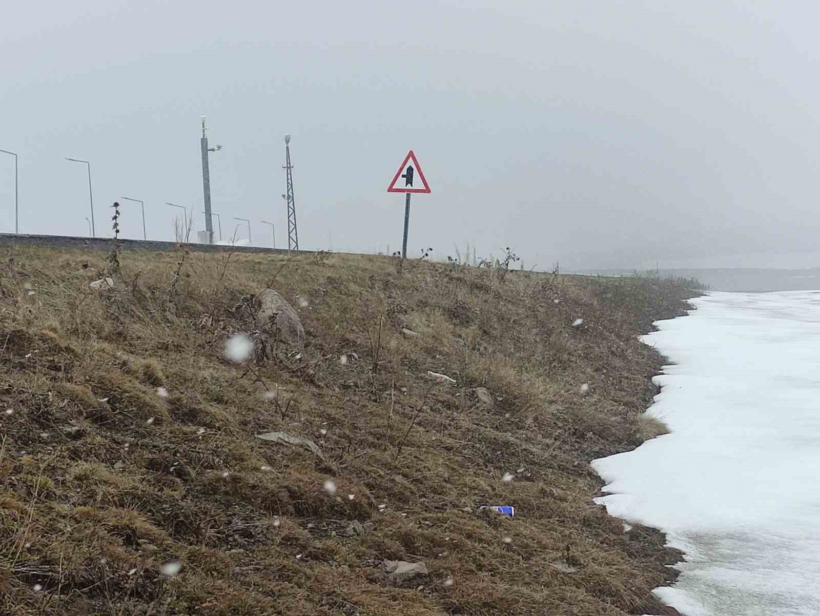 Ardahan’ın yüksek kesimlerinde kar yağışı etkili oldu