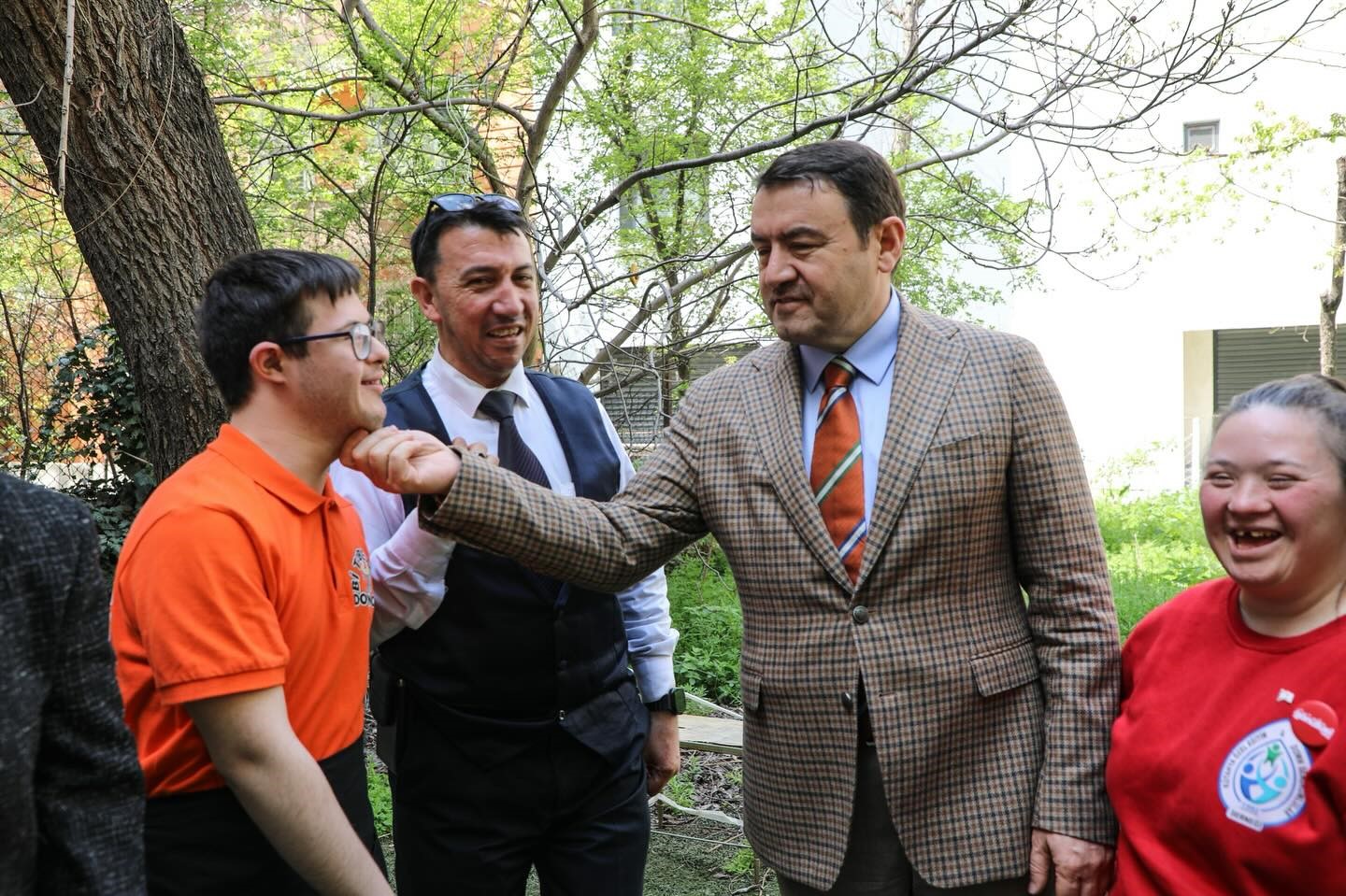 Vali Musa Işın&rsquo;dan "Bi Tebess&uuml;m Down Cafe"ye anlamlı ziyaret
