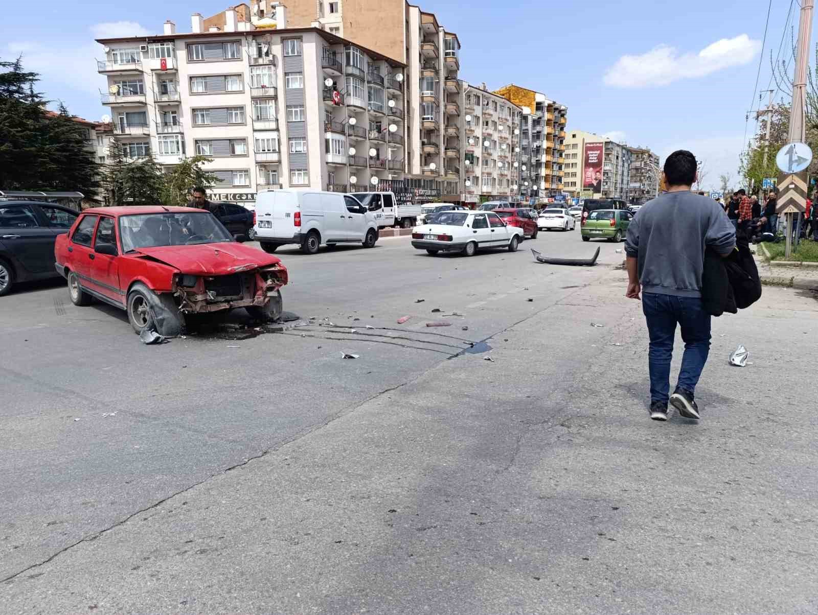 Otomobil ile motosiklet çarpıştı: 1 yaralı