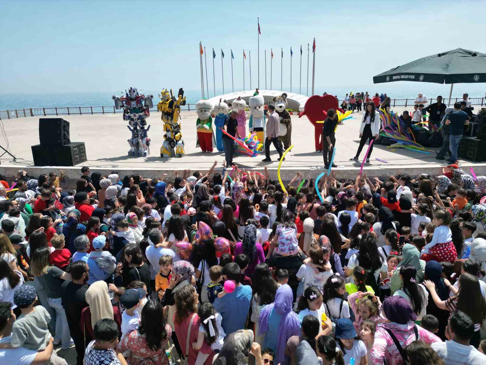 Mersin Erdemli’de çocuklar şenlikte buluştu