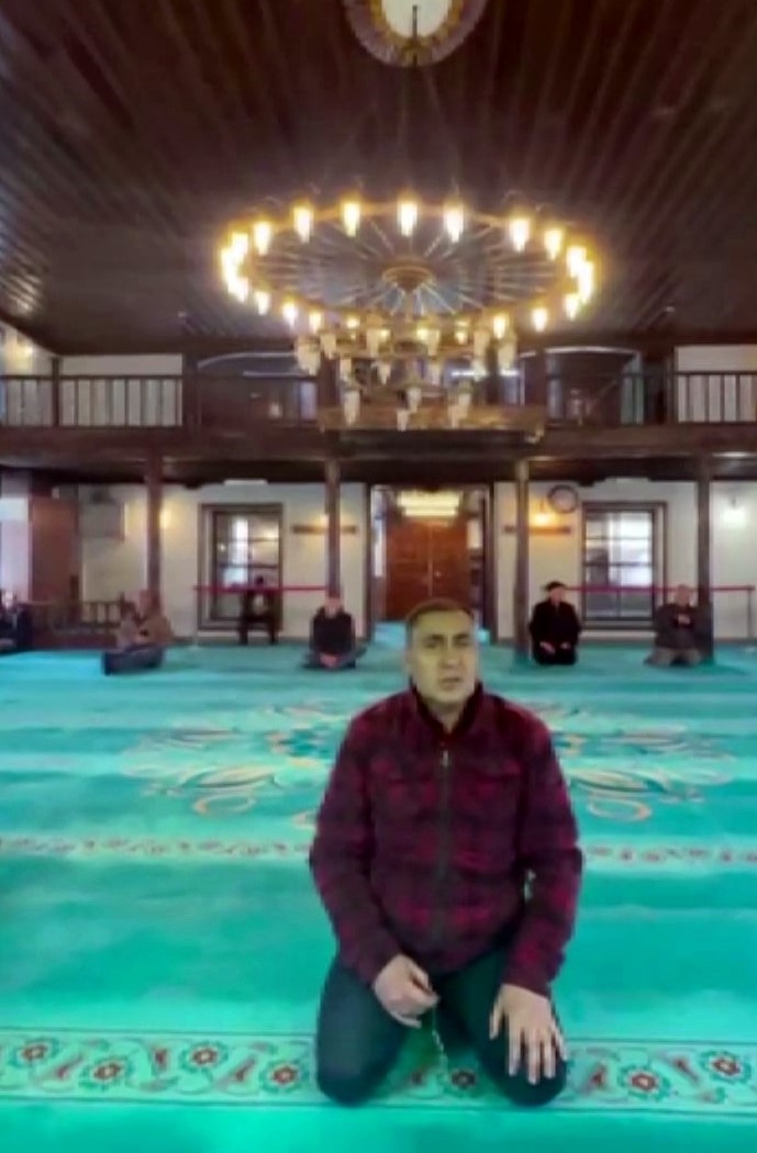 Depreme camide yakalandılar: Sarsıntının bitmesini tekbir ve salavatlar getirerek beklediler
