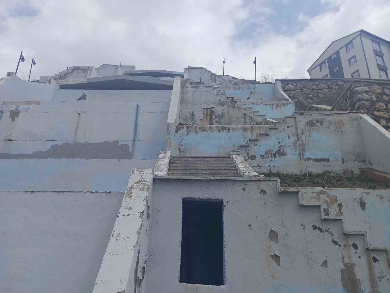 Yücel: "Halkın parasıyla yapılan şelalenin halka hizmet olarak dönüştürülmesini bekliyoruz"