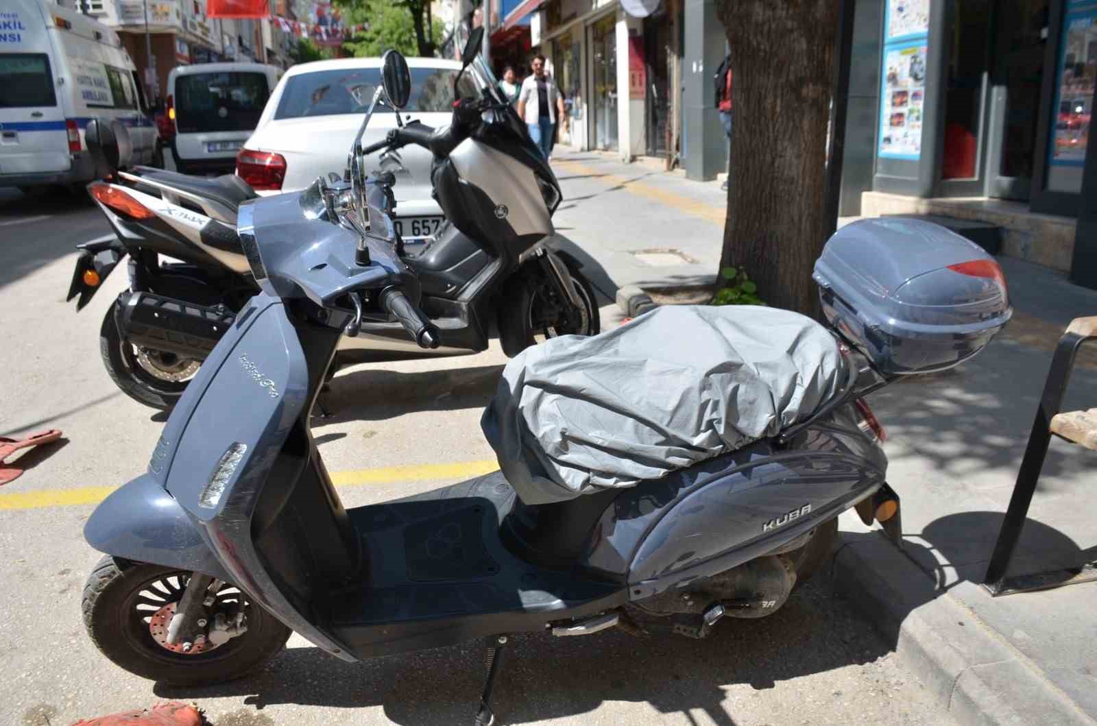 Bilecik&rsquo;te kontrolden &ccedil;ıkan motosiklet devrildi, s&uuml;r&uuml;c&uuml;s&uuml; yaralandı
