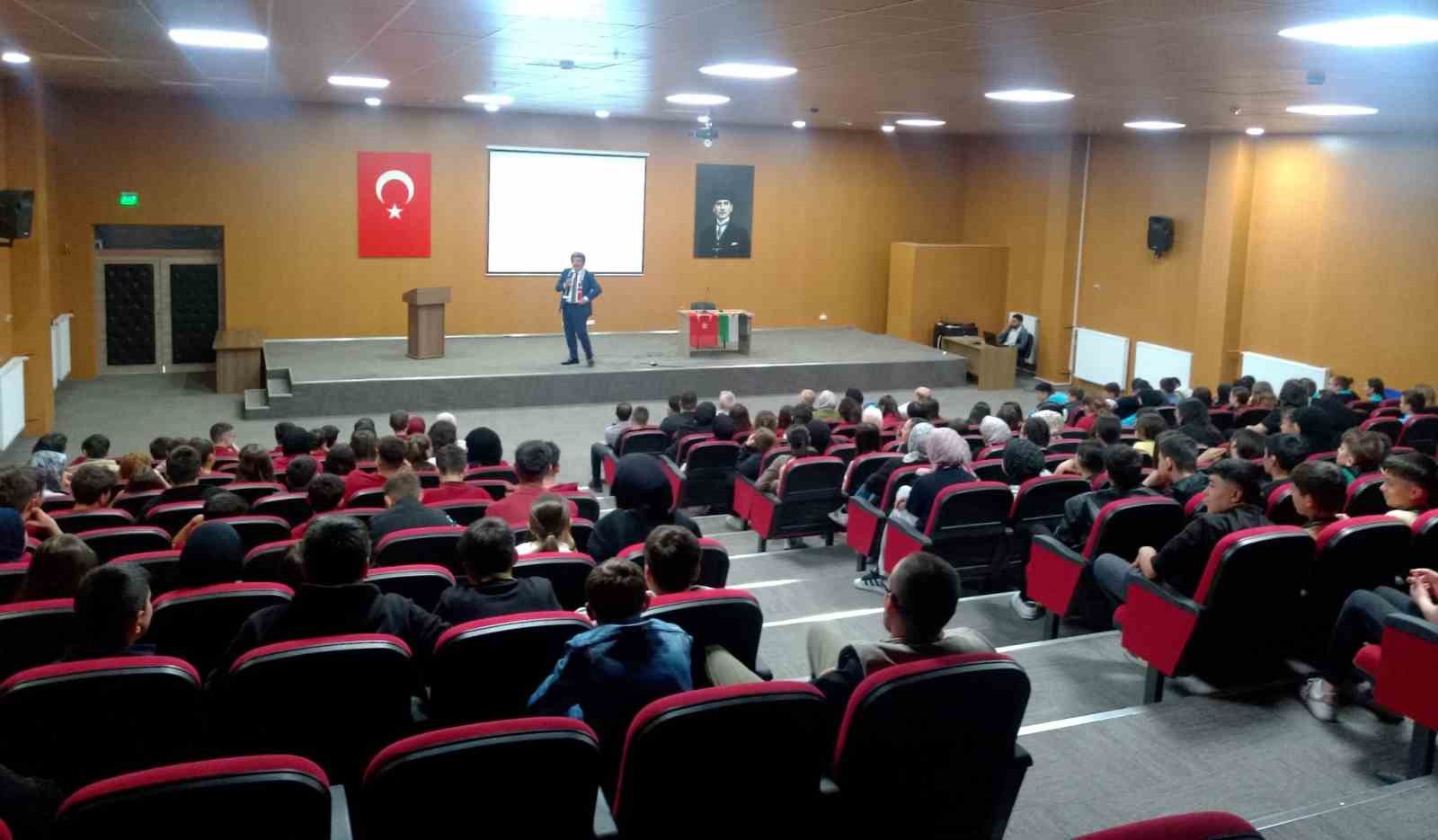 Hisarcık’ta "Eğitimde Rol Modeller" adlı konferans