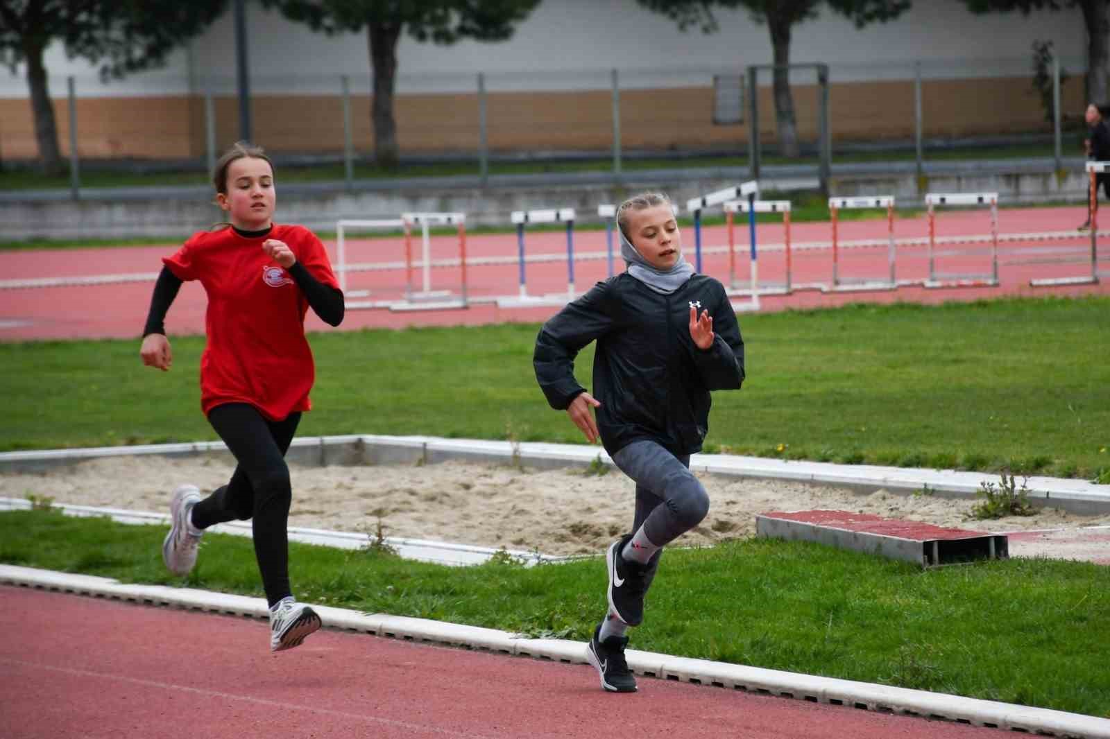 Balıkesir&rsquo;de &ccedil;ocuklar 23 Nisan&rsquo;ı spor ile kutlandı
