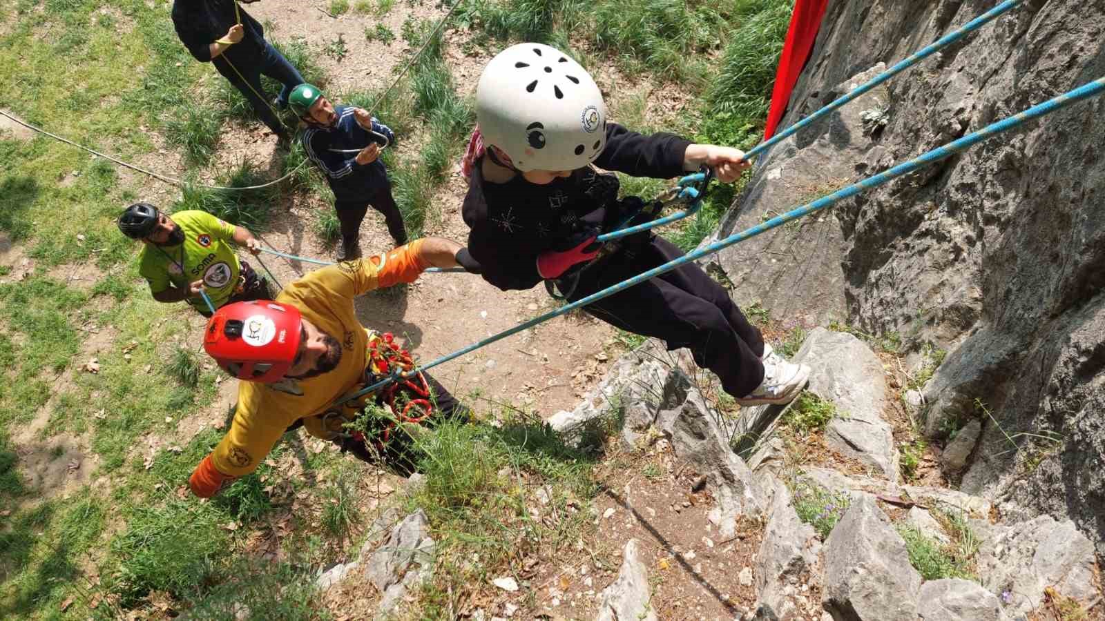 Bursalı küçük dağcılar, doğayla buluştu.