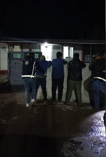 Afganistan uyruklu 5 ka&ccedil;ak g&ouml;&ccedil;men yakalandı
