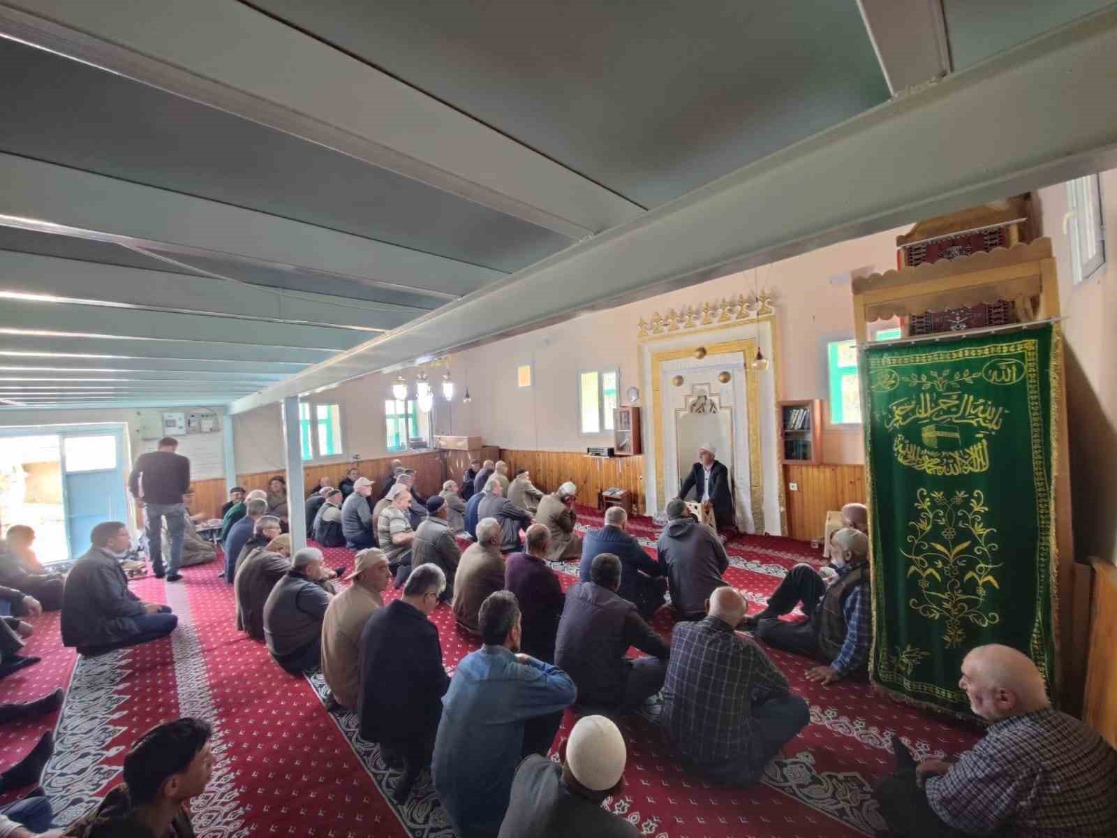 Karacakaya’da çiftçiler yağmur duasında buluştu