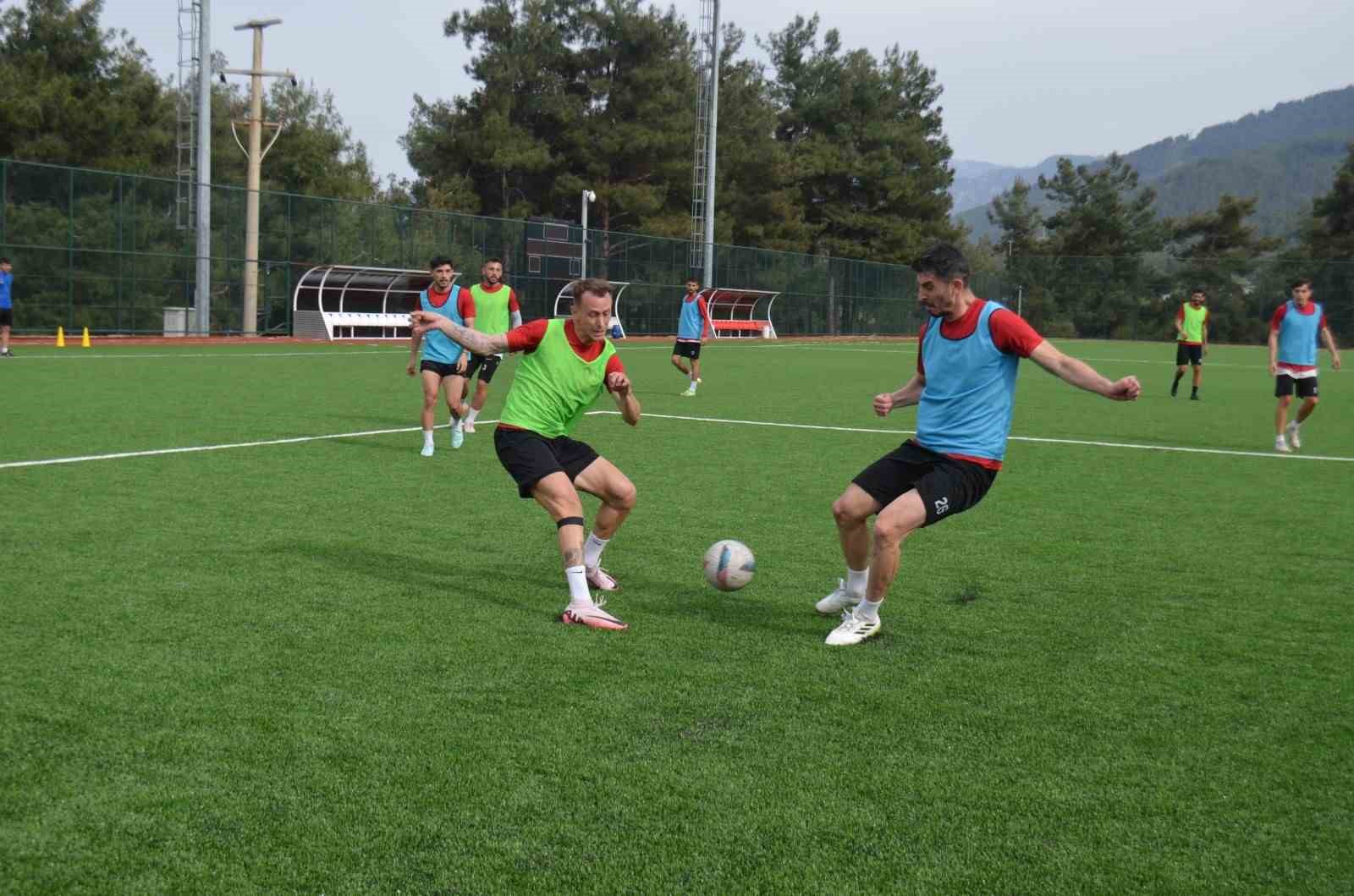 Denizli İdmanyurdu, şampiyonluk i&ccedil;in g&uuml;n sayıyor
