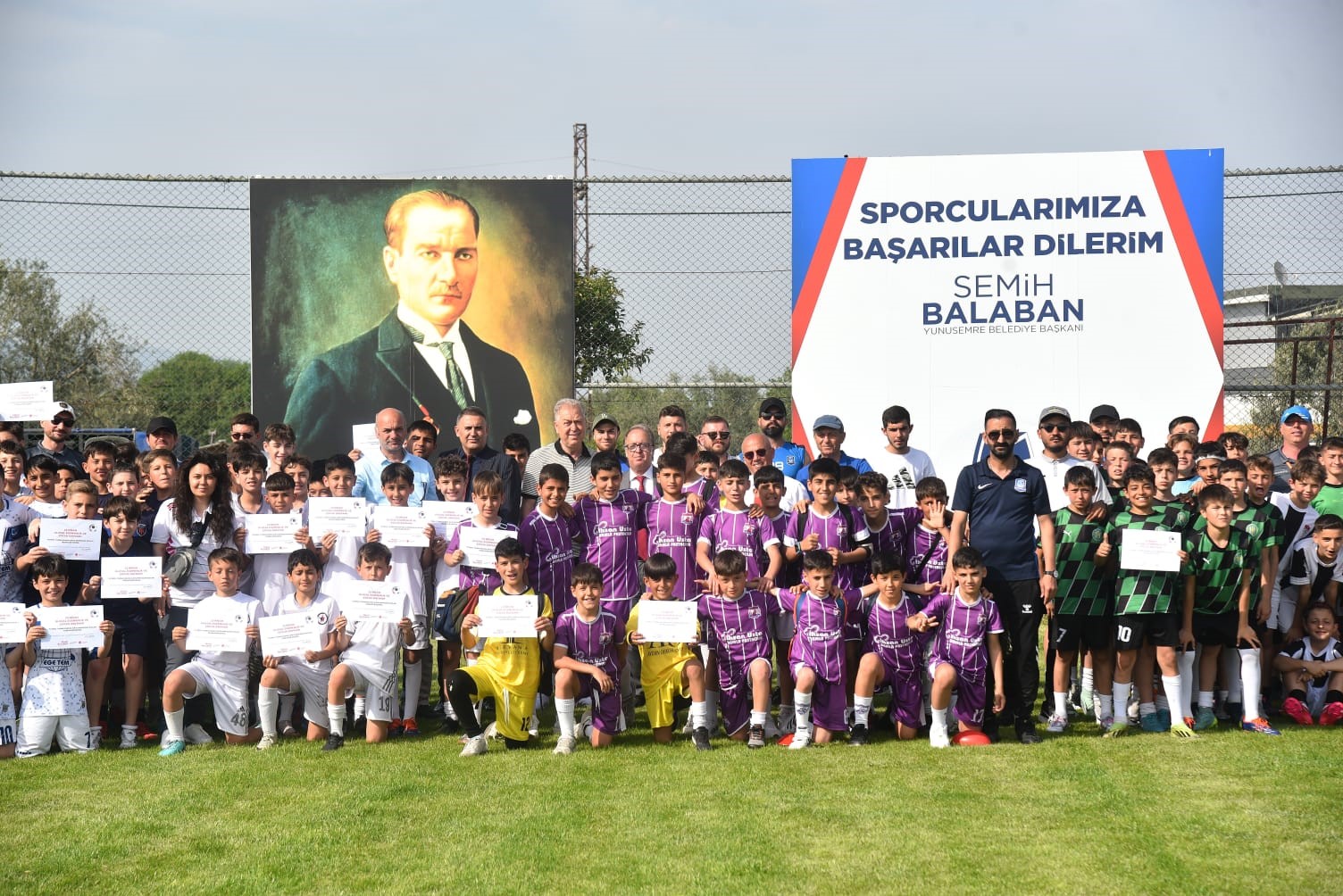 23 Nisan Futbol Turnuvası&rsquo;nda kupalar sahiplerini buldu
