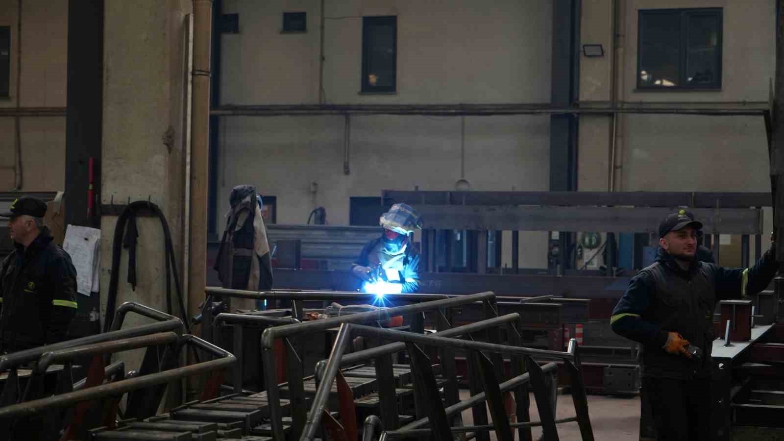 Depremin düşmanı çelik: Sarsıntıyı absorbe ederek esneklik sağlıyor