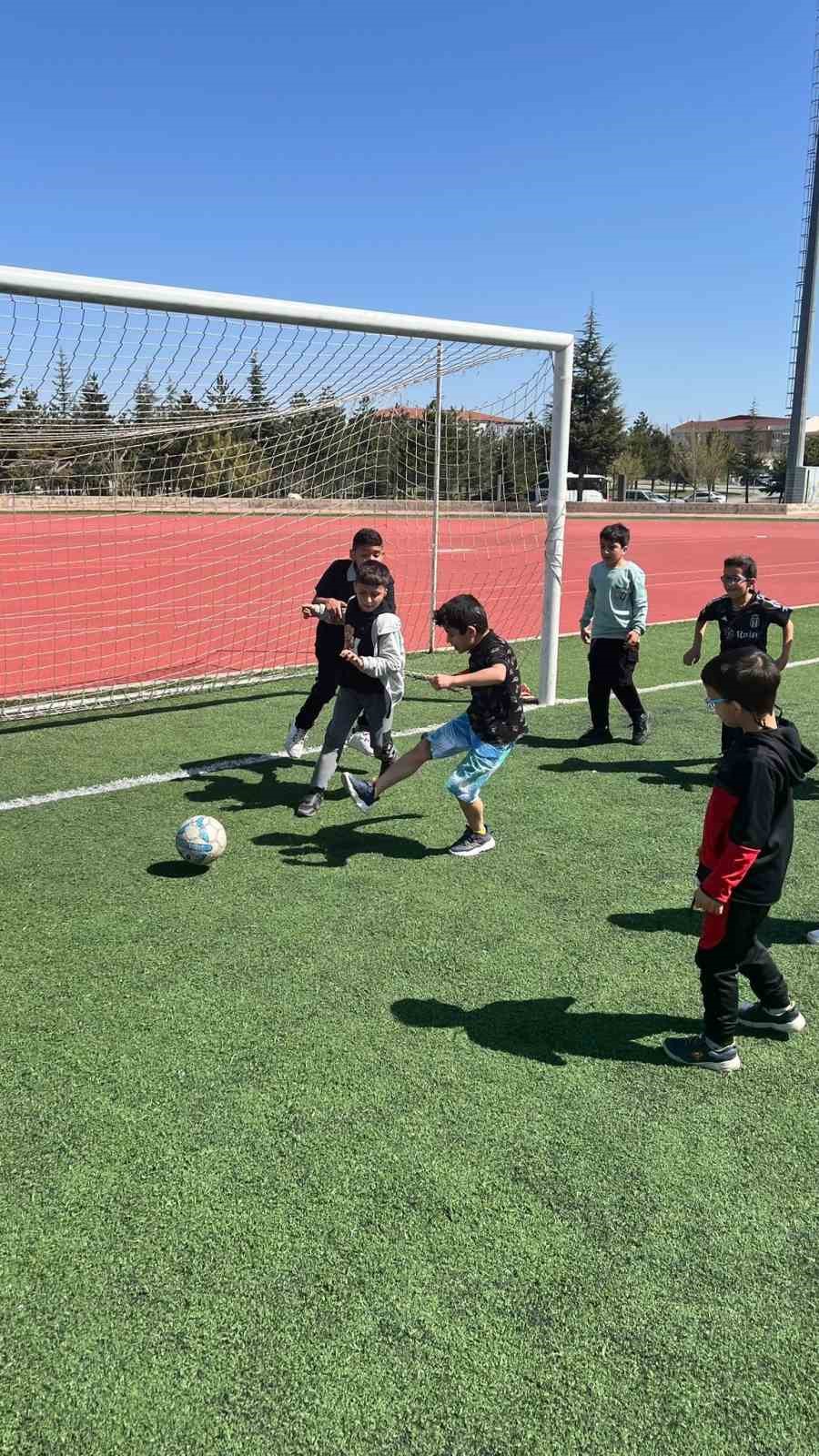 ER&Uuml;&rsquo;den &lsquo;Spor Dostu Kamp&uuml;s Sevgi Engel Tanımaz Spor Turnuvası&rsquo;
