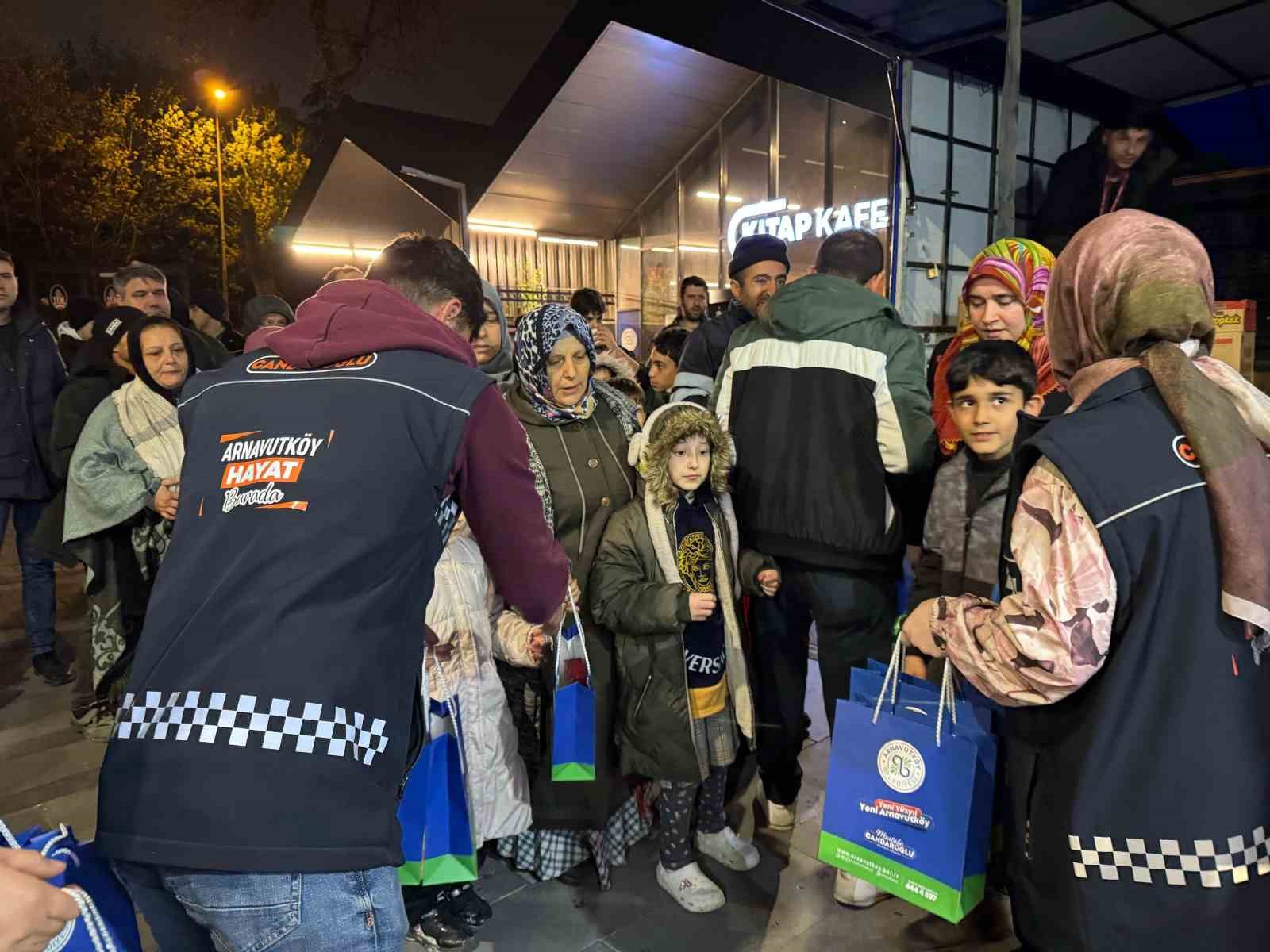 Depremin ardından Arnavutk&ouml;y Belediyesi seferber oldu
