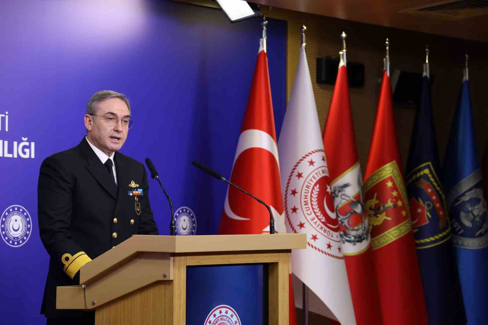 MSB kaynakları: "(Depremde) AFAD’a, Bakanlığımızın Afet Yönetim Merkezi ile Takip Kontrol Koordinasyon Merkezine personel görevlendirilmiştir"

